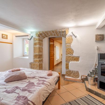 Rovensko pod Troskami Apartman Karin מראה חיצוני תמונה