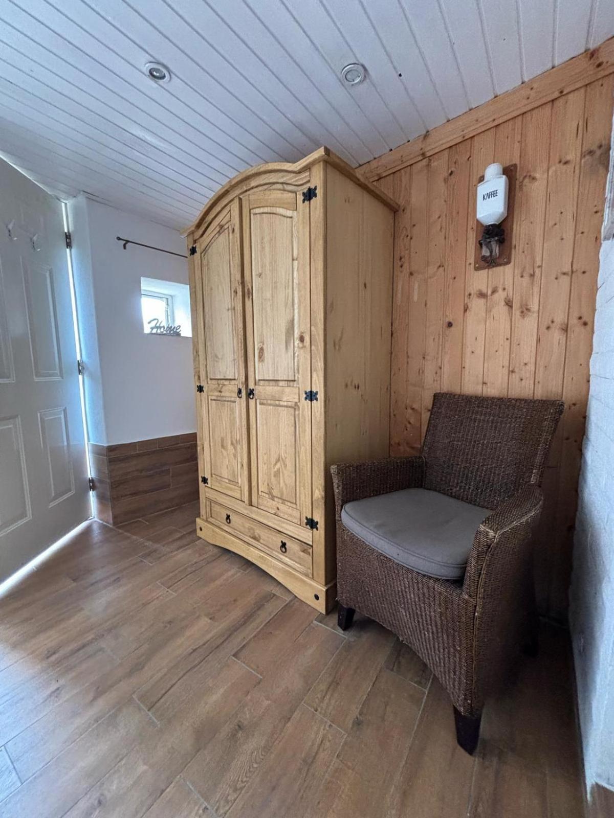 Rovensko pod Troskami Apartman Karin מראה חיצוני תמונה