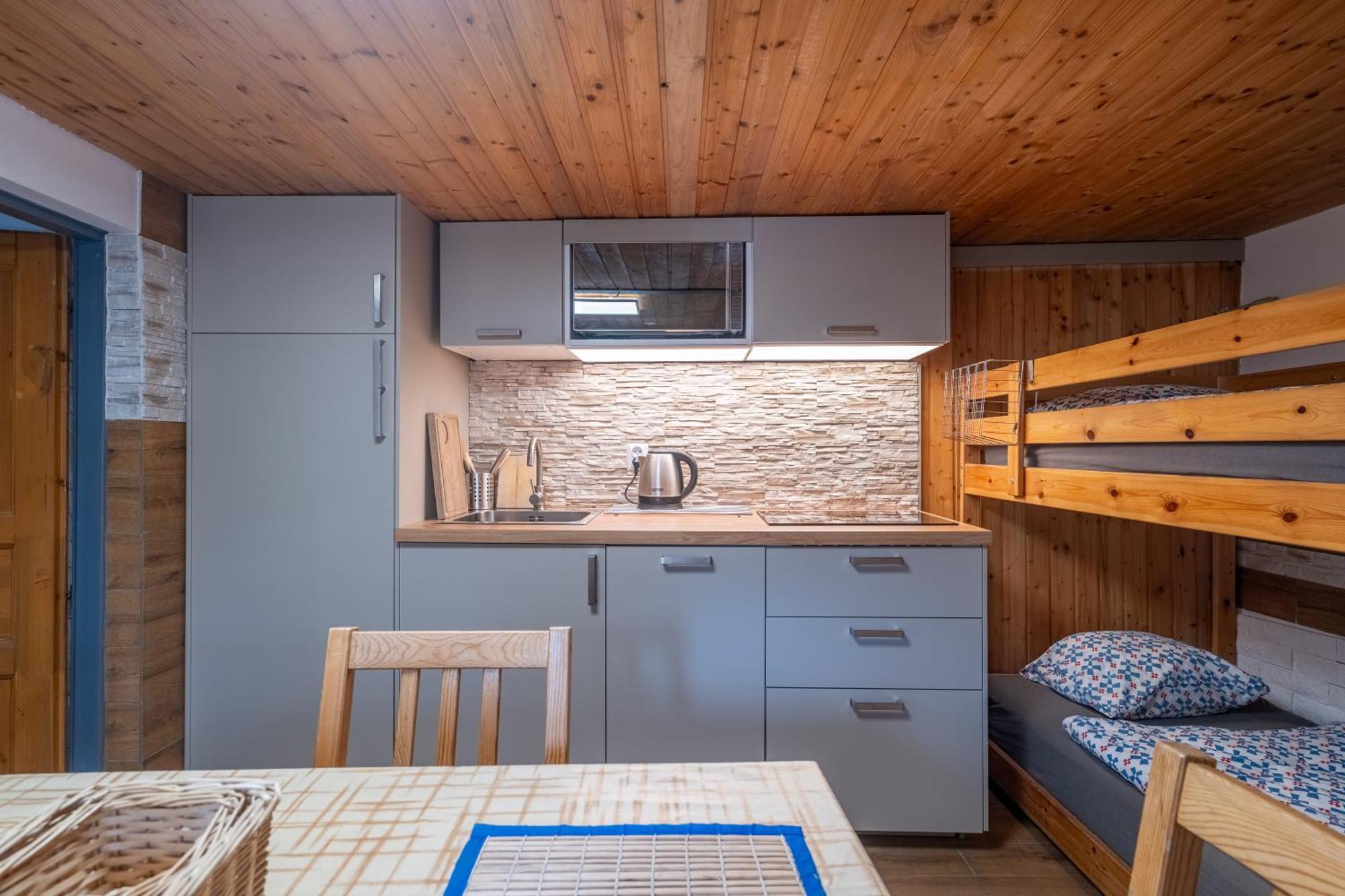 Rovensko pod Troskami Apartman Karin מראה חיצוני תמונה