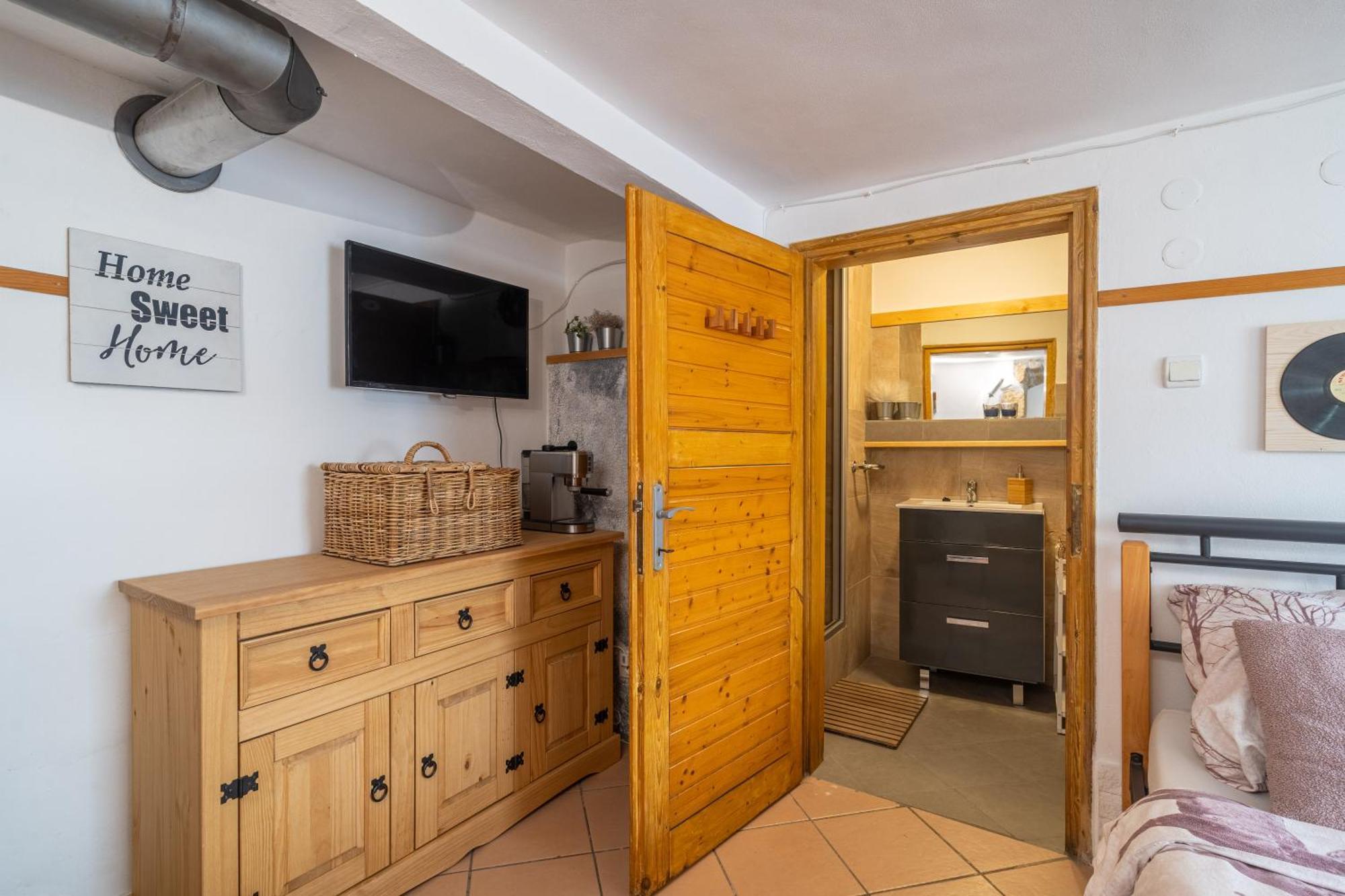 Rovensko pod Troskami Apartman Karin מראה חיצוני תמונה
